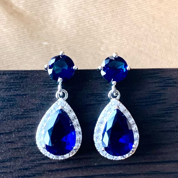♦️SALE♦️🌟2/$25🌟Bright Blue Crystal Zirconia Drop Earrings - Picture 13 of 14